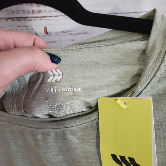 All in motion Sage L NWTS boxy cropped top - Picture 3 of 3